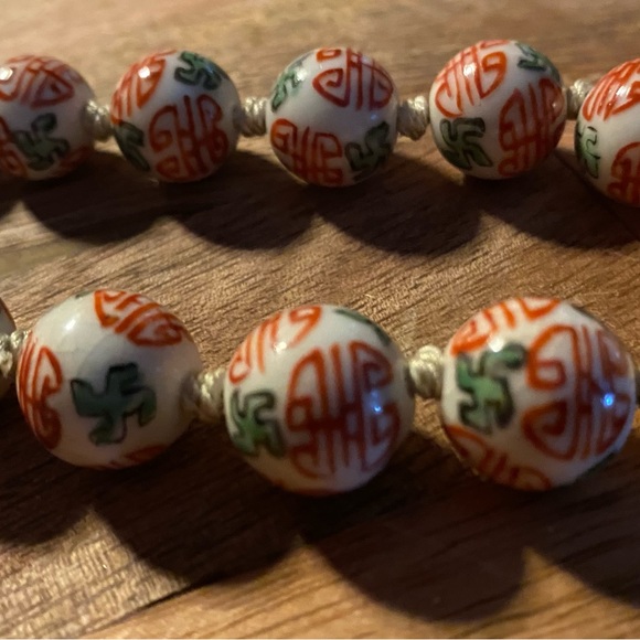 COPY - COPY - 1930’s Buddhist Chinese hand knotted & painted porcelain bead nec… - Picture 10 of 11